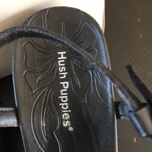 EUC 8.5 Hush Puppies black sandal. Stored in box - Picture 2 of 4